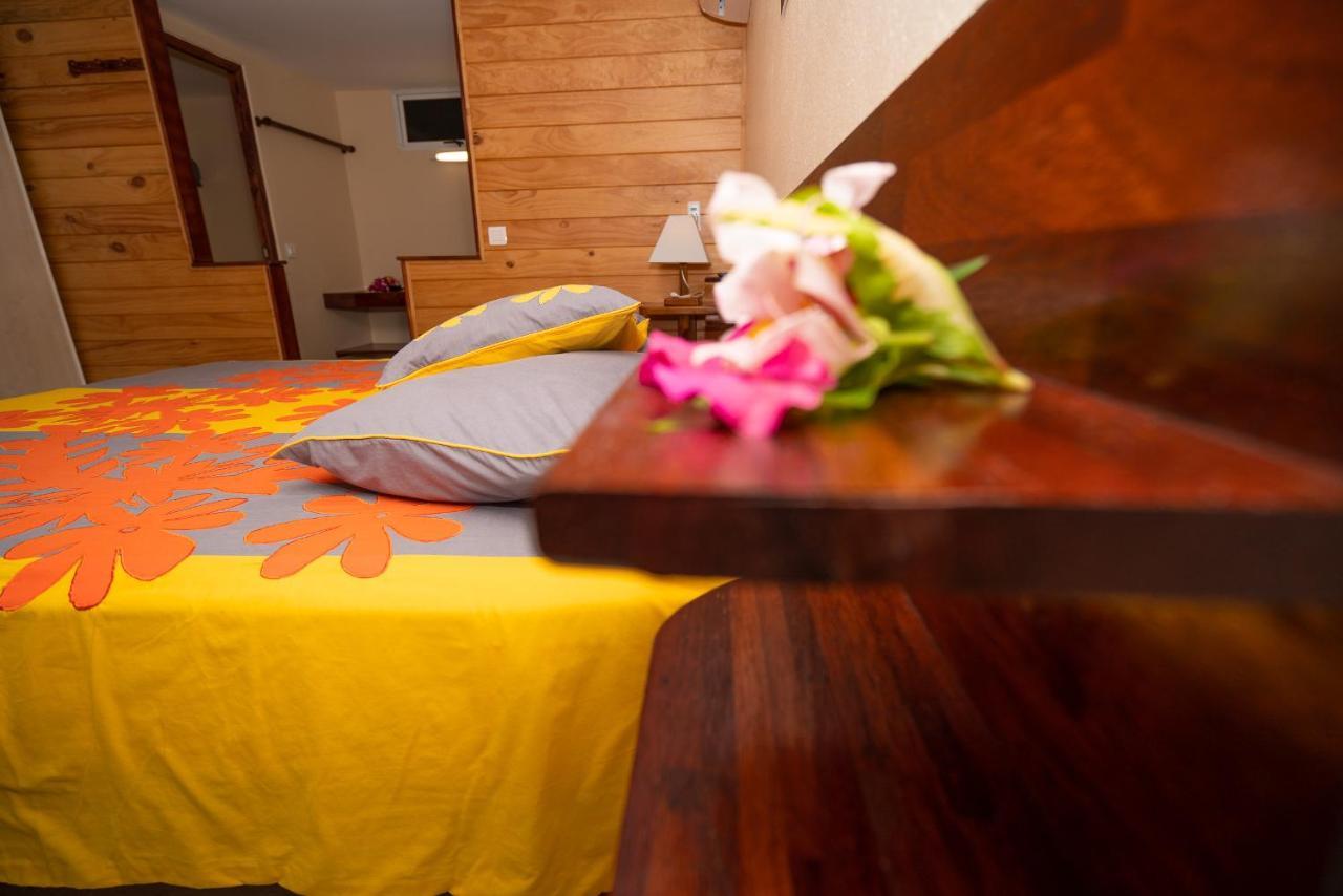 Bora Bora Holiday'S Lodge Esterno foto