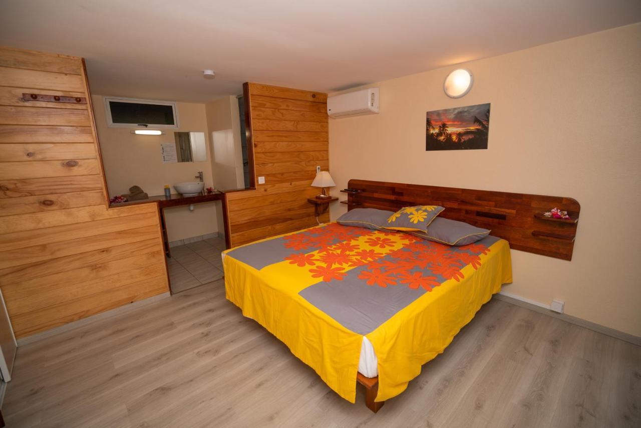 Bora Bora Holiday'S Lodge Esterno foto